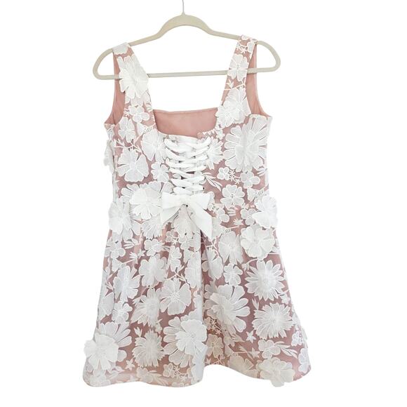 HELSI White & Tan Belen Floral Applique Cocktail Fit & Flare Mini Dress Sz Large - Picture 5 of 10